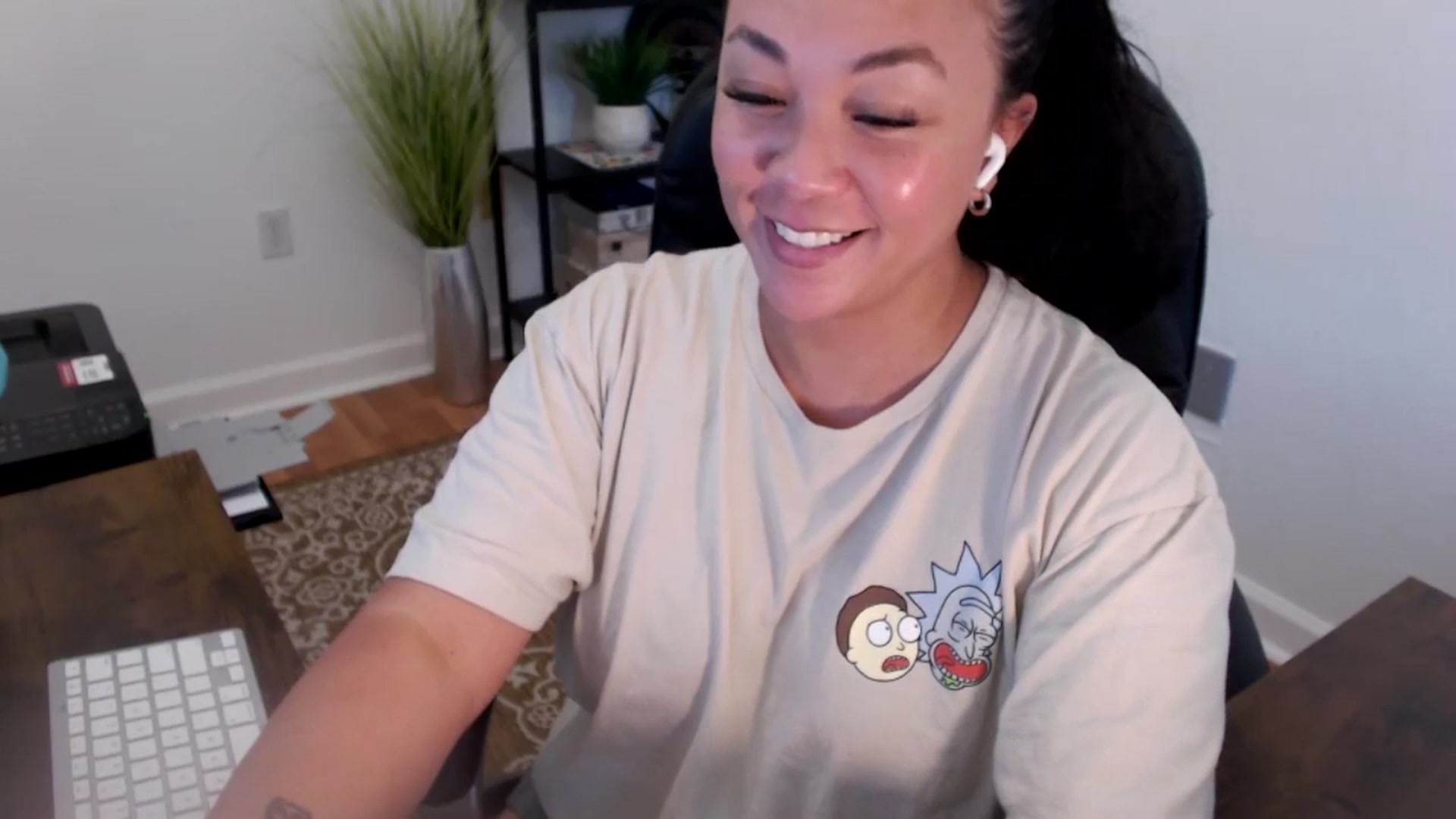 Gallery image thumbnail from MickaylaStar's myfreecams stream on, 06/09/2025, 20:24 image 4 of 20