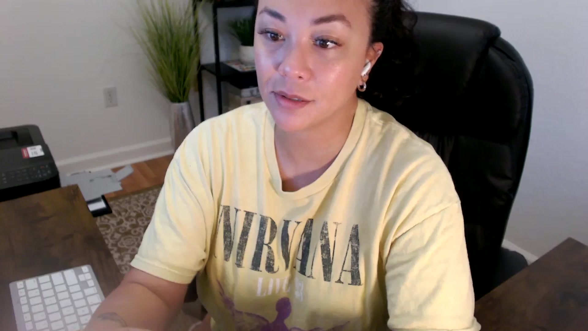 Gallery image thumbnail from MickaylaStar's myfreecams stream on, 06/10/2025, 15:40 image 18 of 20