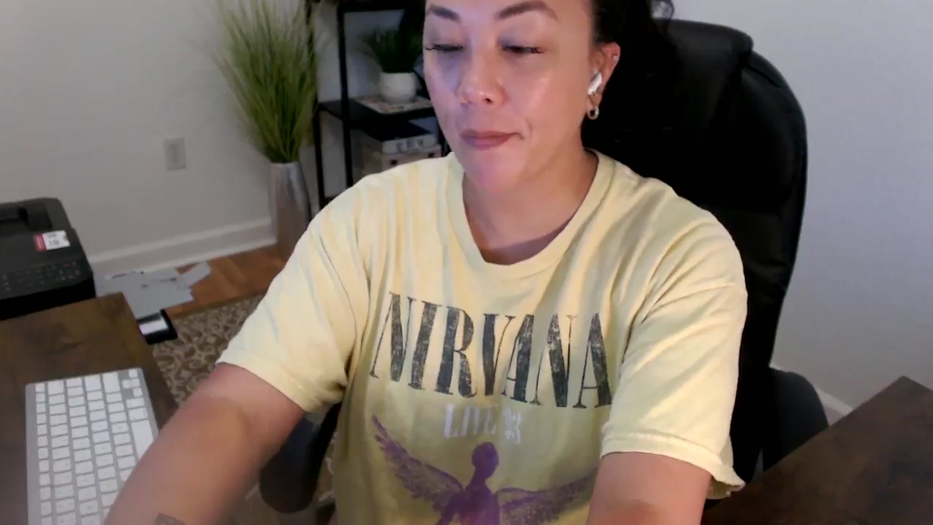 Gallery image thumbnail from MickaylaStar's myfreecams stream on, 06/10/2025, 15:40 image 8 of 20