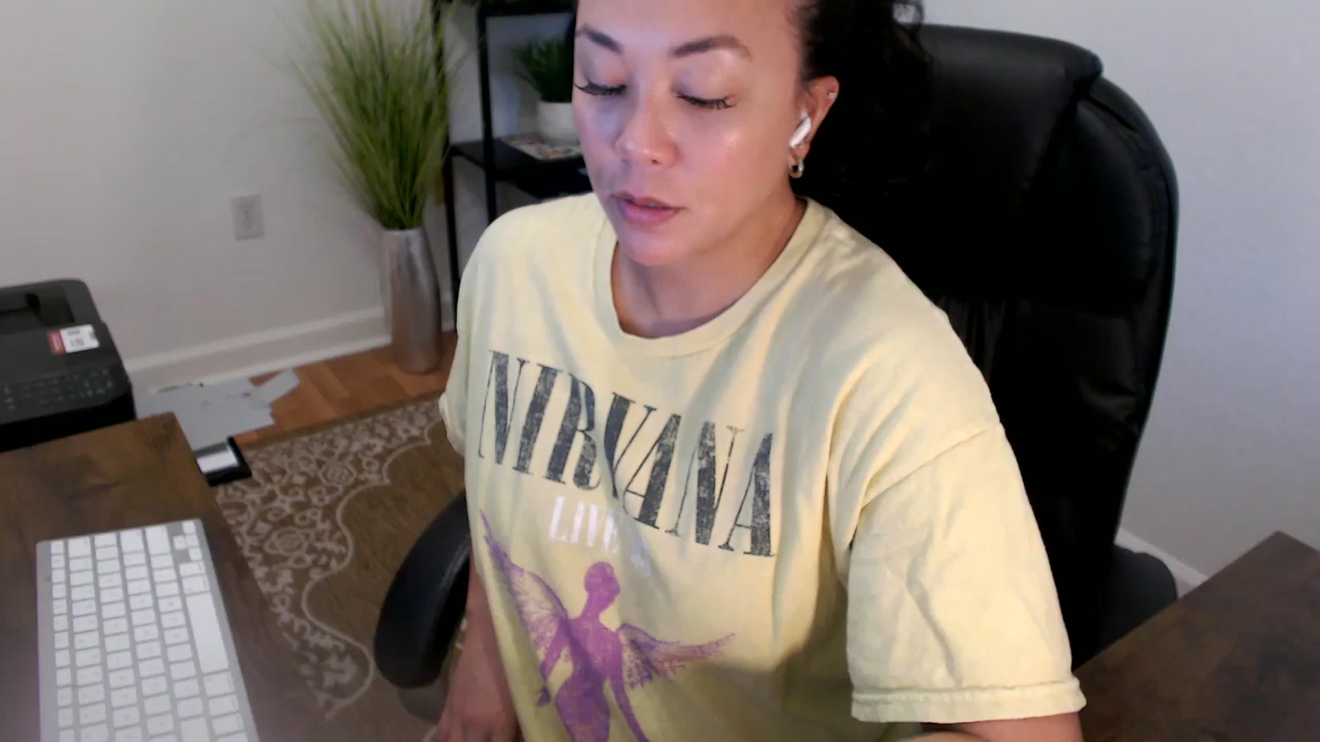 Gallery image thumbnail from MickaylaStar's myfreecams stream on, 06/10/2025, 15:40 image 10 of 20