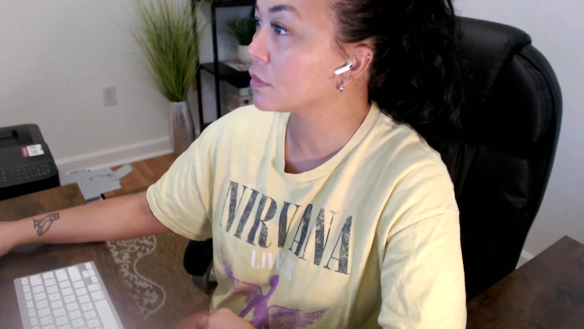 Gallery image thumbnail from MickaylaStar's myfreecams stream on, 06/10/2025, 15:40 image 14 of 20