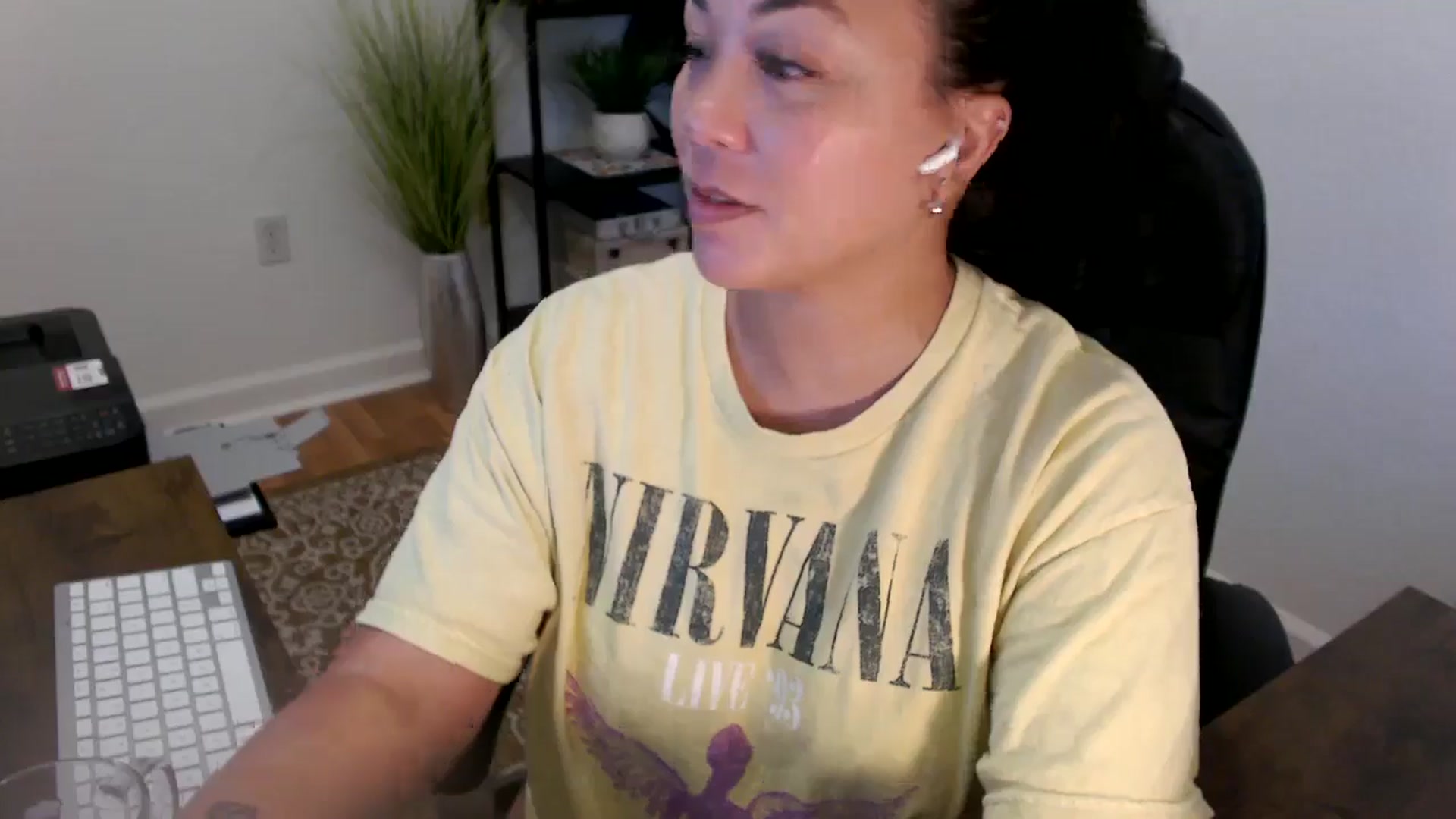 Gallery image thumbnail from MickaylaStar's myfreecams stream on, 06/10/2025, 15:40 image 3 of 20