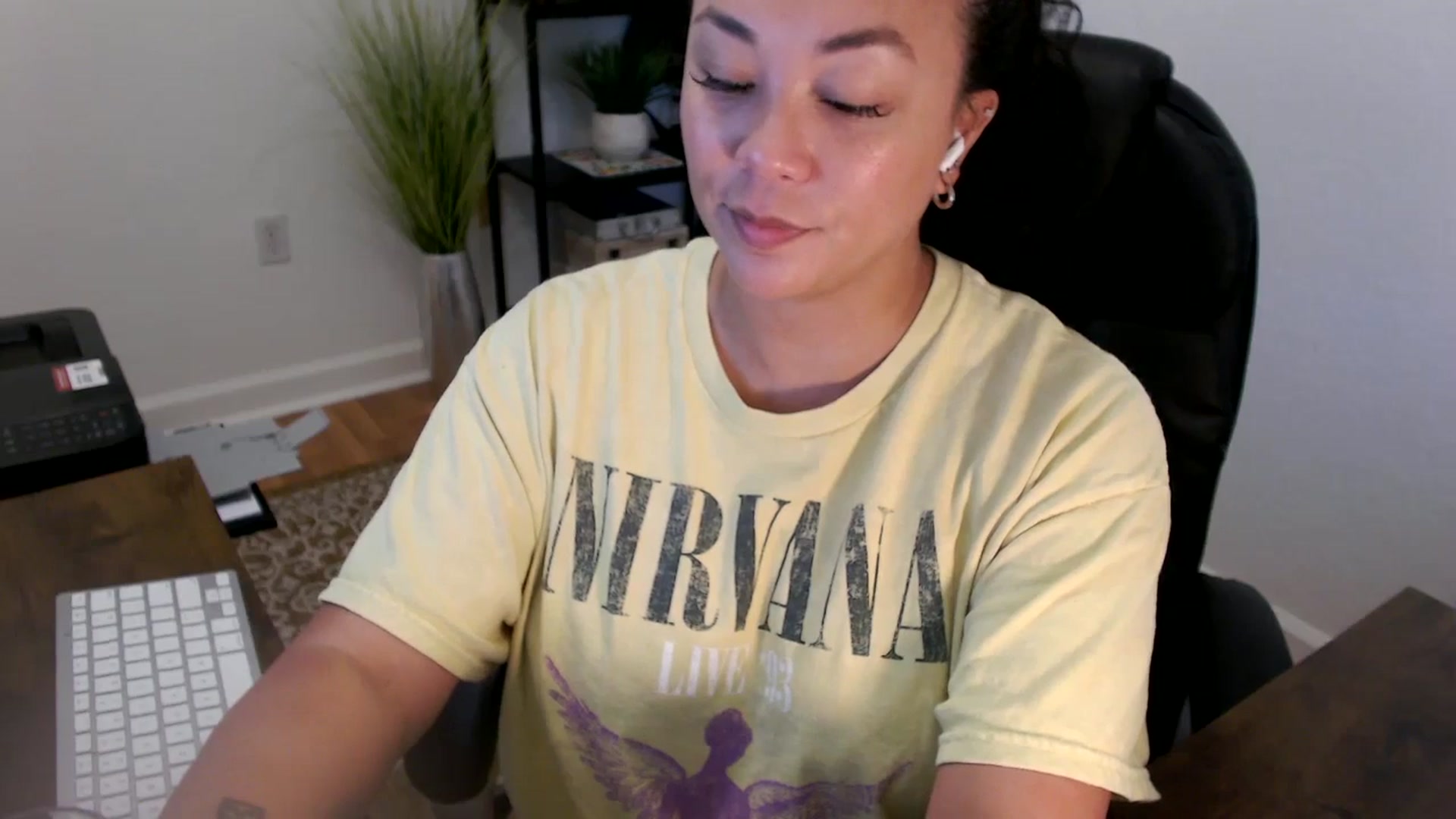 Gallery image thumbnail from MickaylaStar's myfreecams stream on, 06/10/2025, 15:40 image 4 of 20