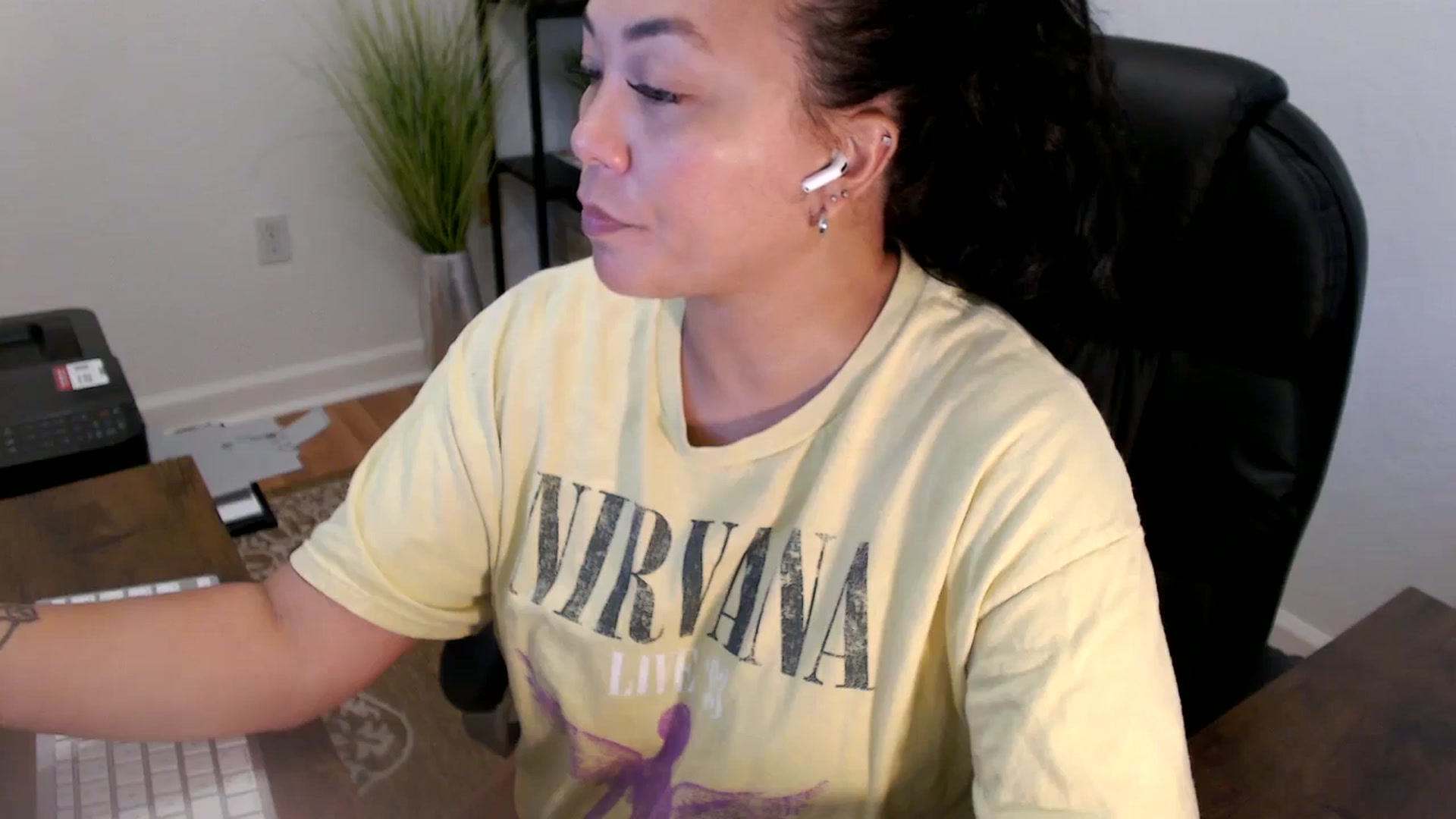 Gallery image thumbnail from MickaylaStar's myfreecams stream on, 06/10/2025, 15:40 image 12 of 20