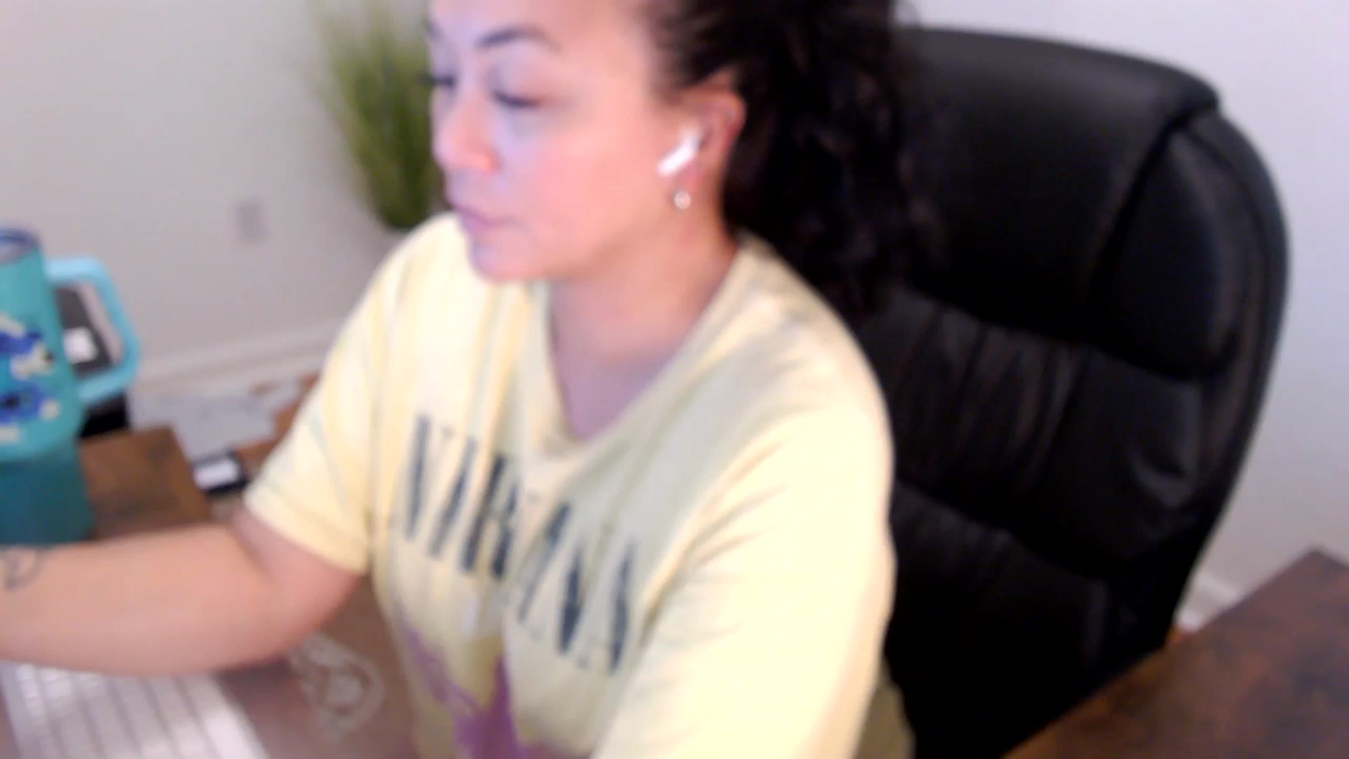 Gallery image thumbnail from MickaylaStar's myfreecams stream on, 06/10/2025, 16:51 image 11 of 20
