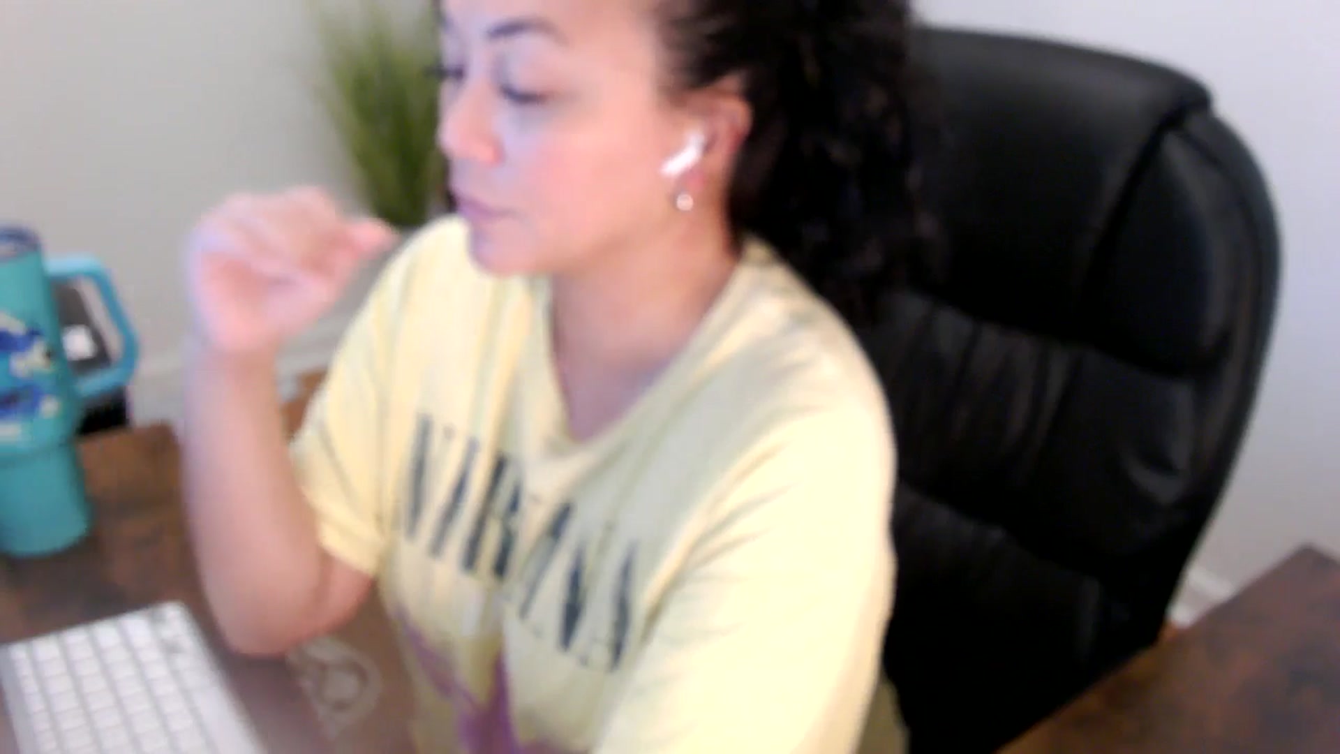 Gallery image thumbnail from MickaylaStar's myfreecams stream on, 06/10/2025, 16:51 image 10 of 20