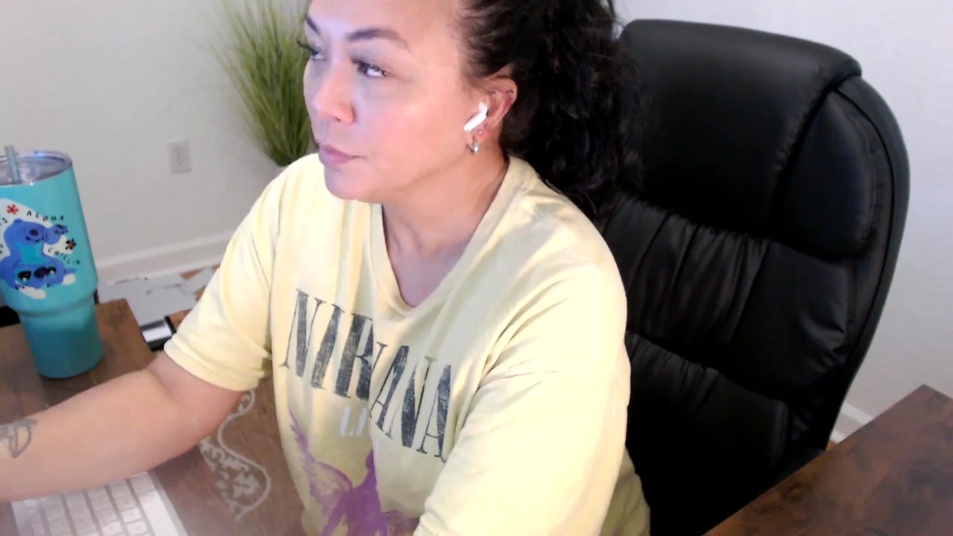 Gallery image thumbnail from MickaylaStar's myfreecams stream on, 06/10/2025, 16:51 image 18 of 20