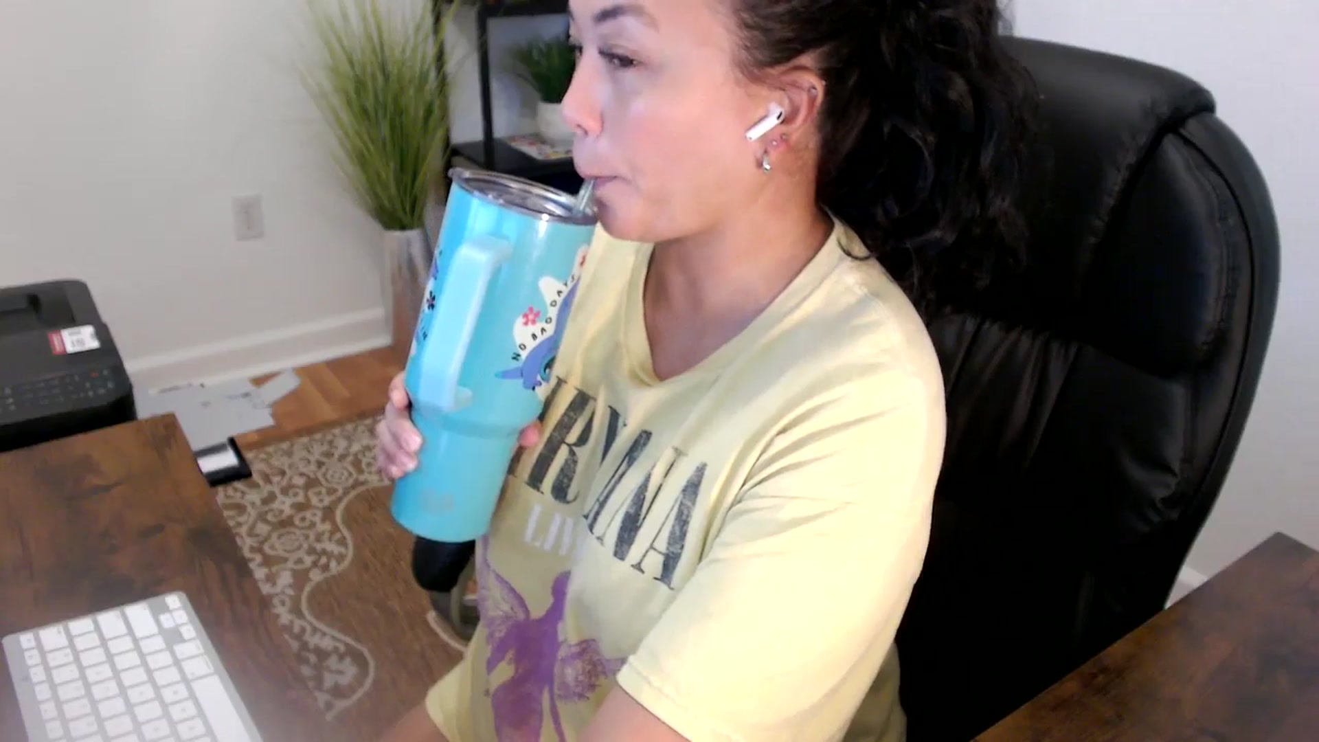Gallery image thumbnail from MickaylaStar's myfreecams stream on, 06/10/2025, 16:51 image 15 of 20