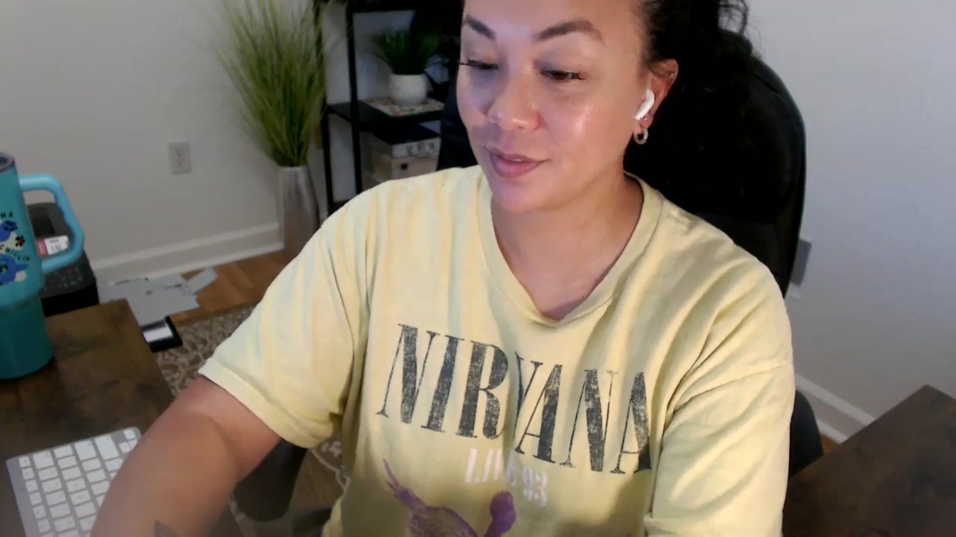 Gallery image thumbnail from MickaylaStar's myfreecams stream on, 06/10/2025, 16:51 image 5 of 20