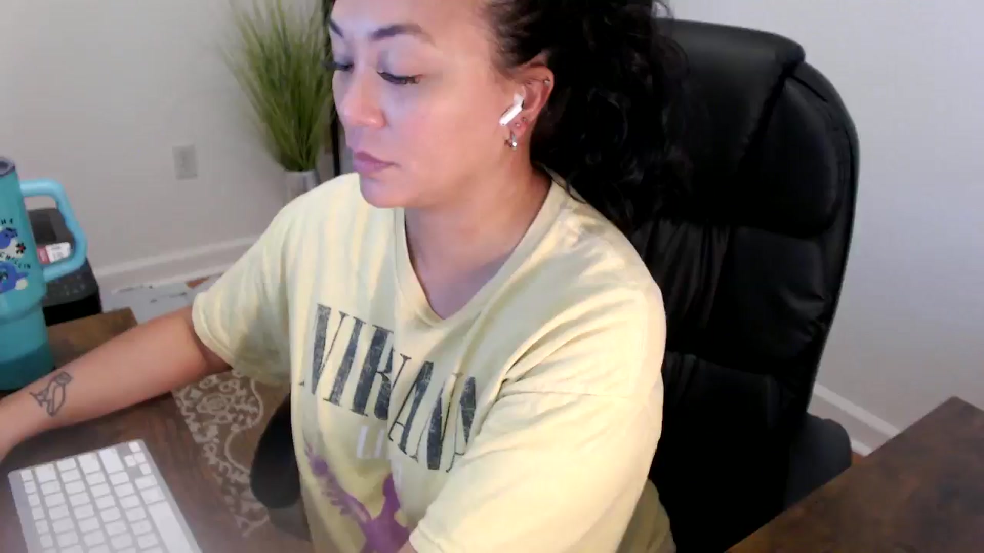 Gallery image thumbnail from MickaylaStar's myfreecams stream on, 06/10/2025, 16:51 image 2 of 20