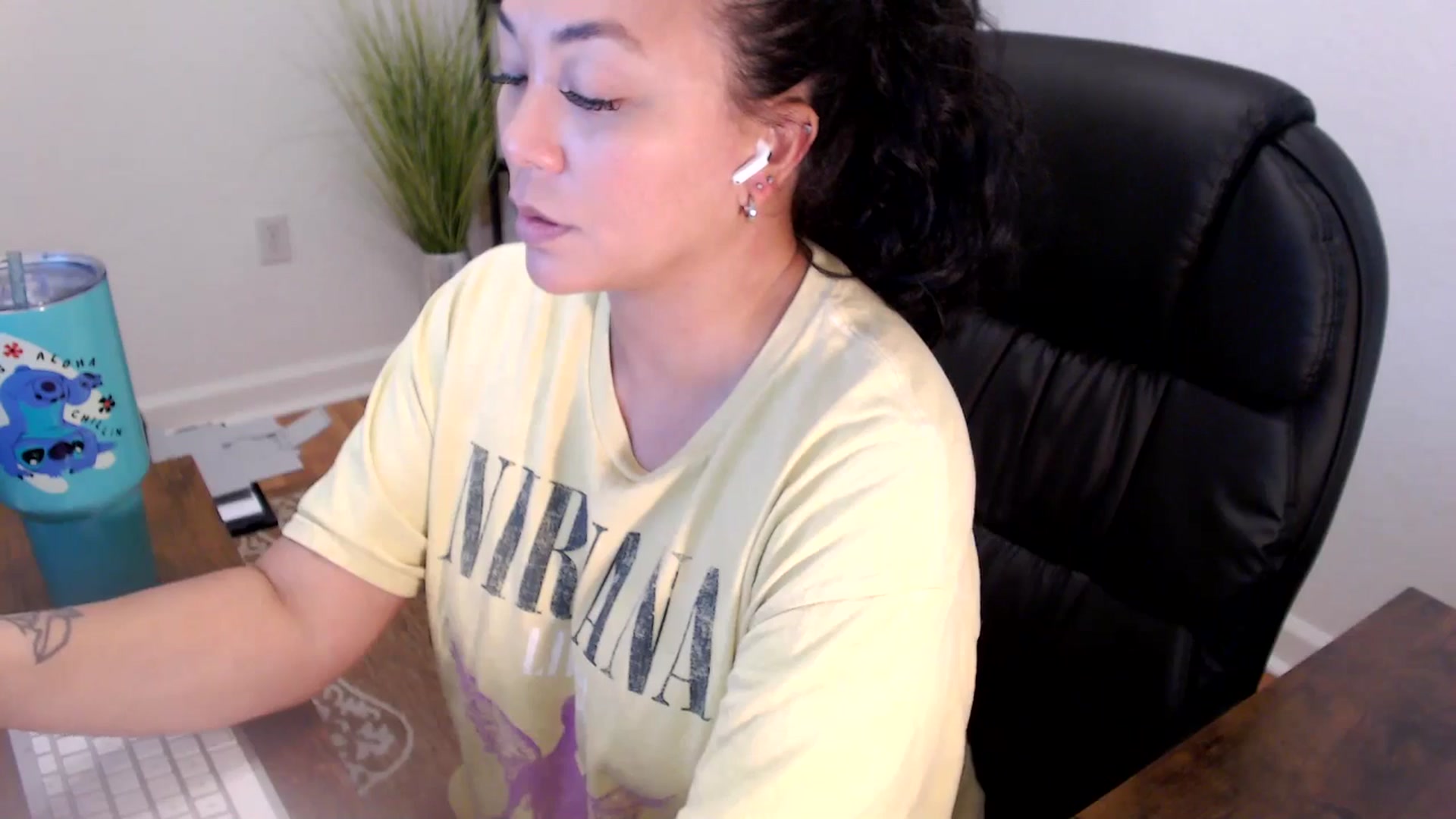 Gallery image thumbnail from MickaylaStar's myfreecams stream on, 06/10/2025, 16:51 image 13 of 20
