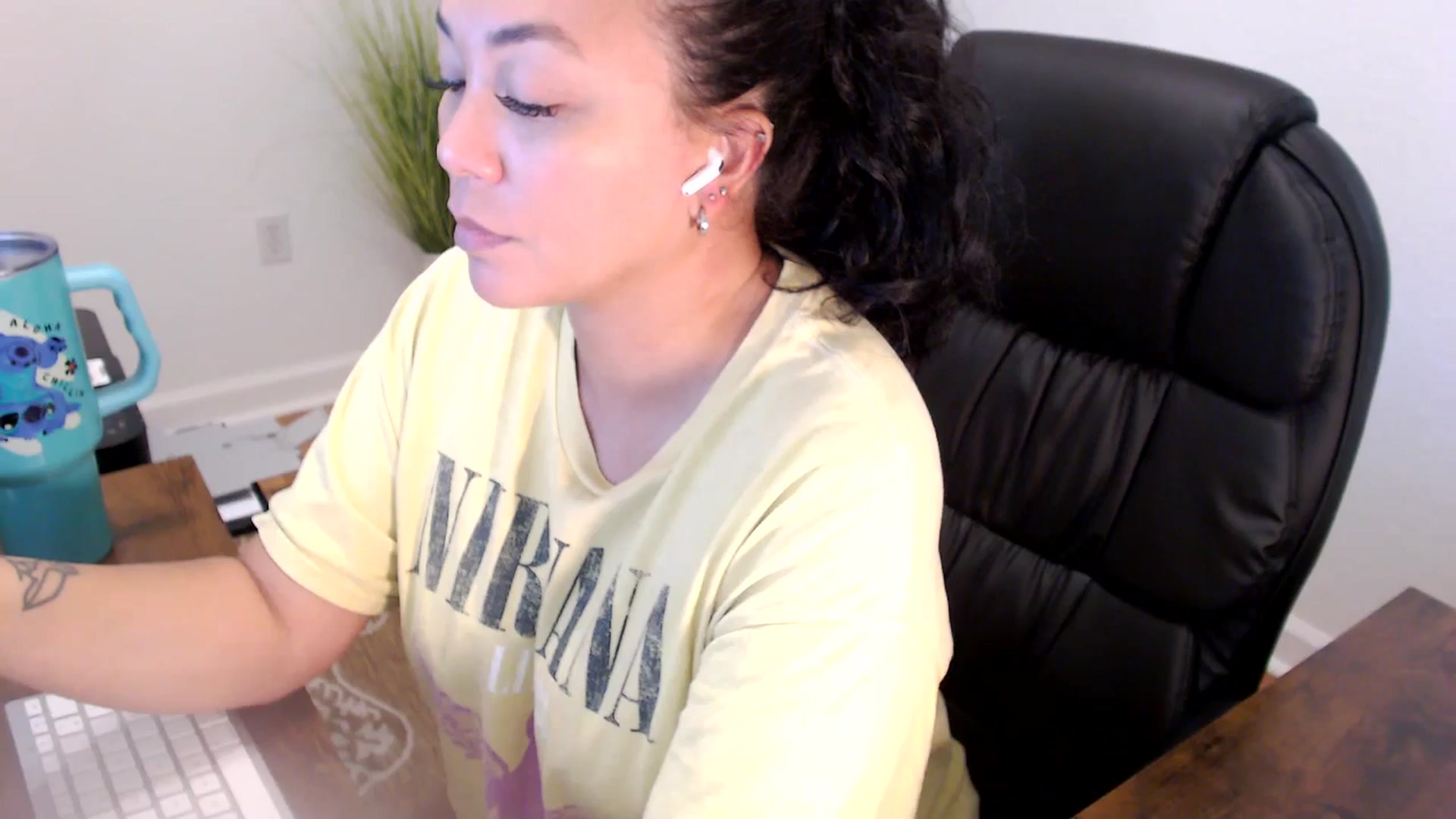 Gallery image thumbnail from MickaylaStar's myfreecams stream on, 06/10/2025, 16:51 image 9 of 20