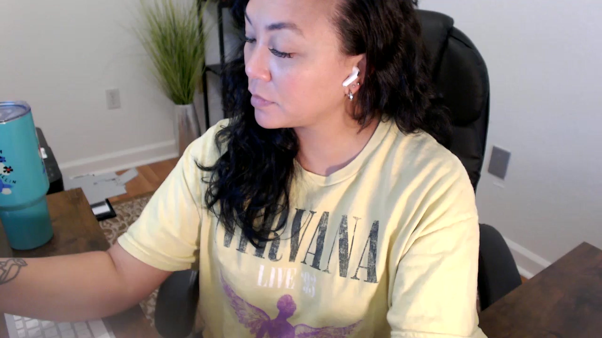 Gallery image thumbnail from MickaylaStar's myfreecams stream on, 06/10/2025, 17:31 image 6 of 20