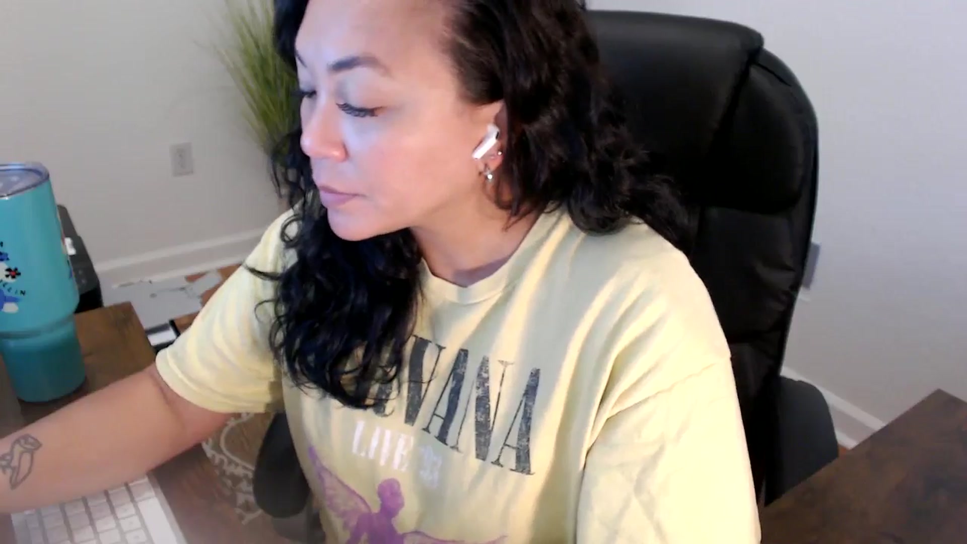 Gallery image thumbnail from MickaylaStar's myfreecams stream on, 06/10/2025, 17:31 image 5 of 20