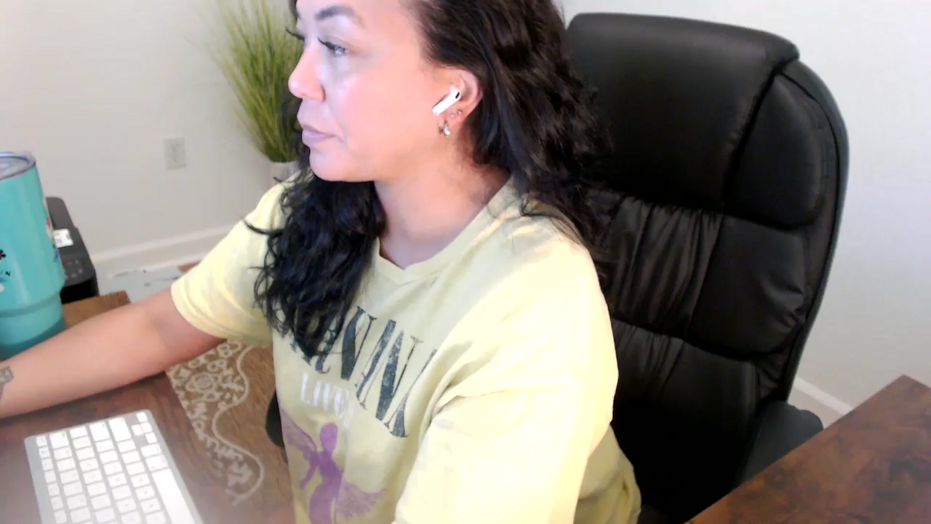 Gallery image thumbnail from MickaylaStar's myfreecams stream on, 06/10/2025, 17:31 image 12 of 20