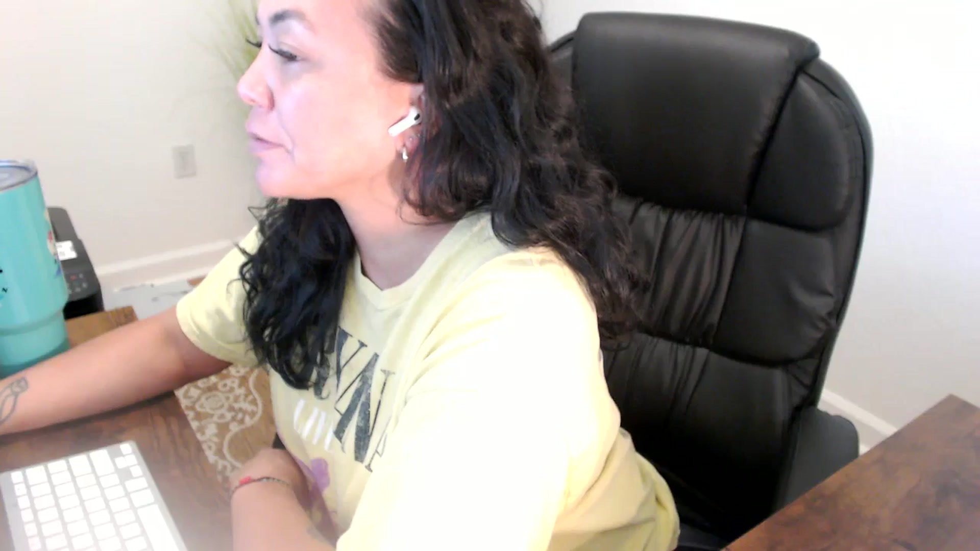 Gallery image thumbnail from MickaylaStar's myfreecams stream on, 06/10/2025, 17:31 image 9 of 20