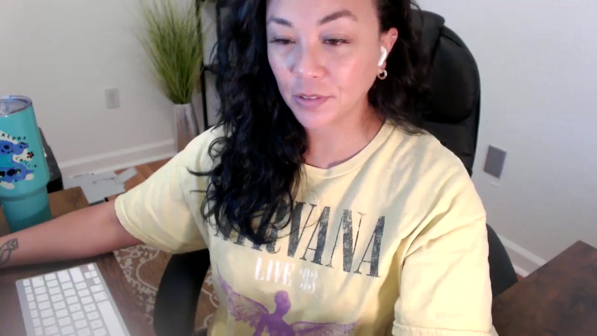 Gallery image thumbnail from MickaylaStar's myfreecams stream on, 06/10/2025, 17:31 image 17 of 20