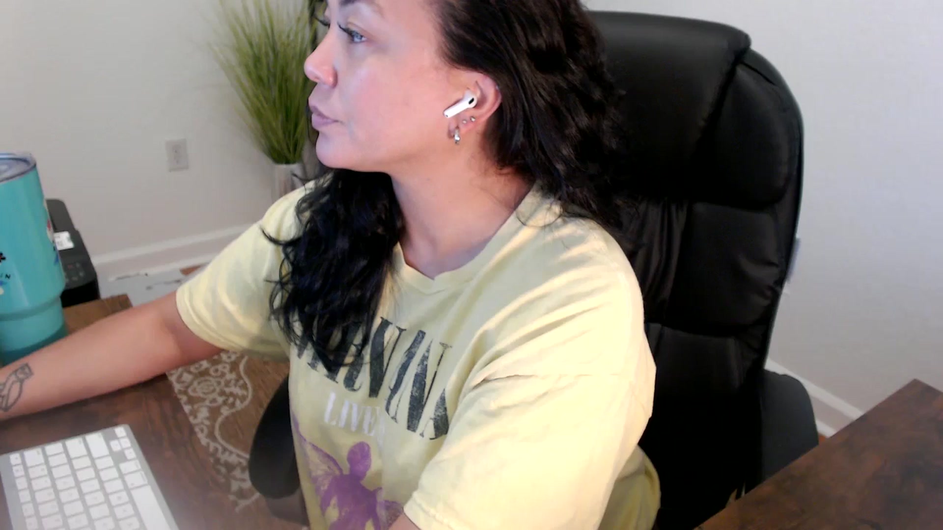 Gallery image thumbnail from MickaylaStar's myfreecams stream on, 06/10/2025, 17:31 image 11 of 20
