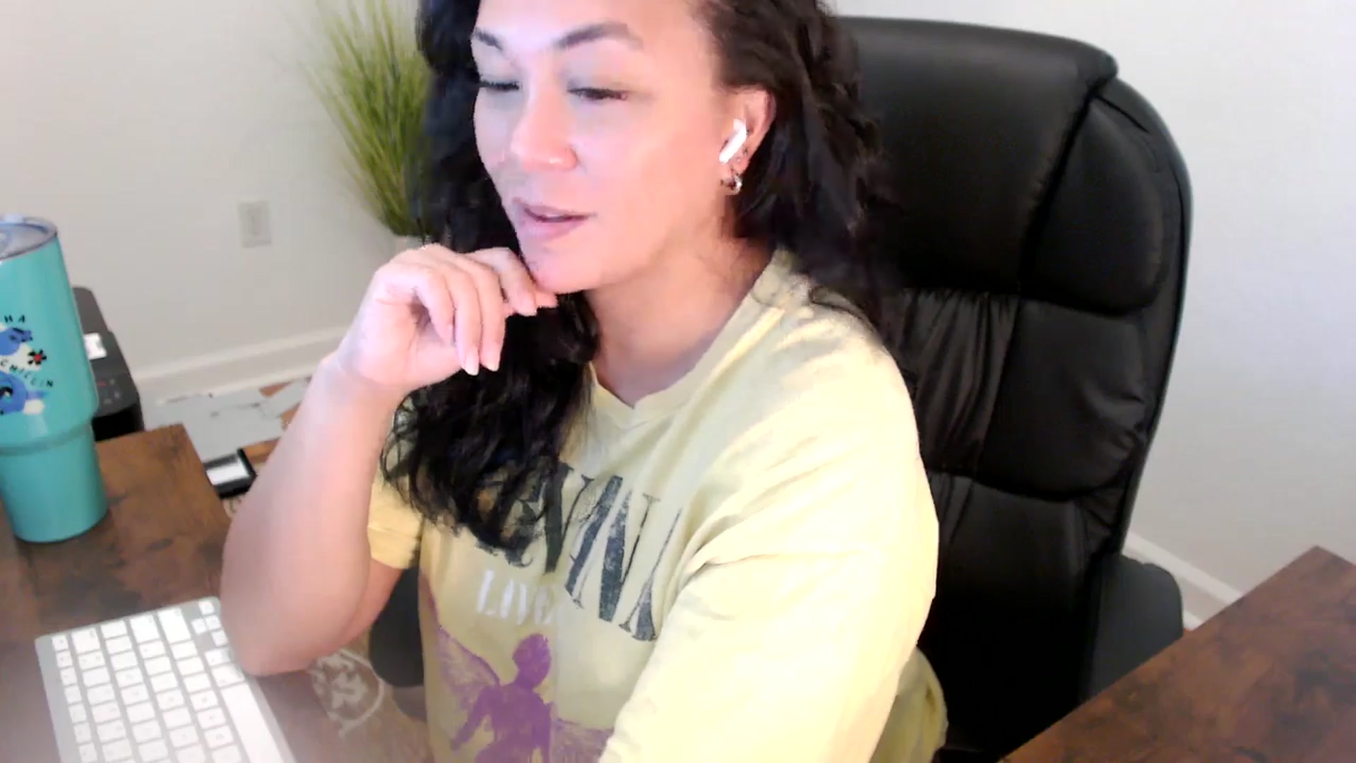 Gallery image thumbnail from MickaylaStar's myfreecams stream on, 06/10/2025, 17:31 image 13 of 20