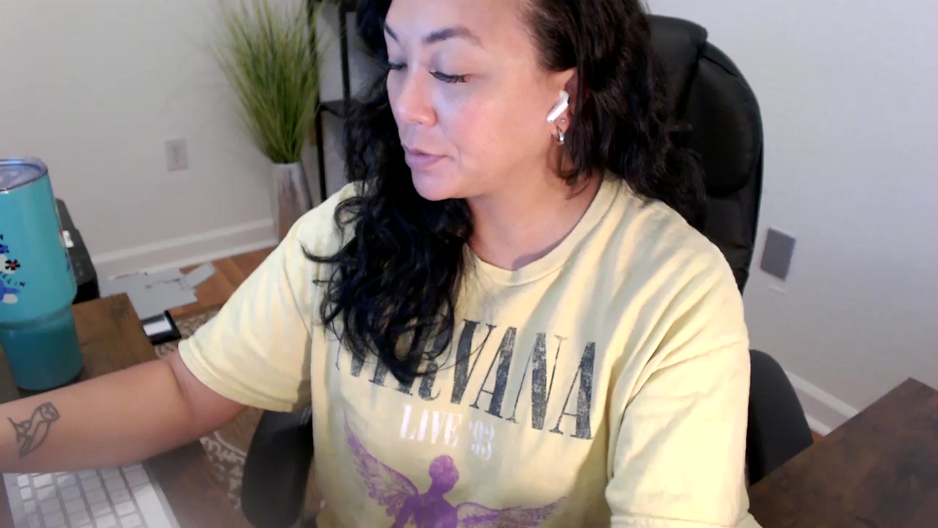 Gallery image thumbnail from MickaylaStar's myfreecams stream on, 06/10/2025, 17:31 image 7 of 20