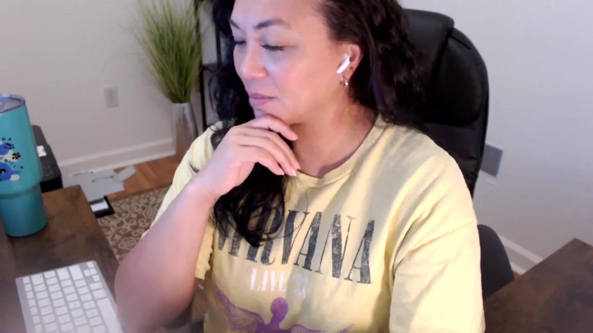 Gallery image thumbnail from MickaylaStar's myfreecams stream on, 06/10/2025, 17:31 image 14 of 20
