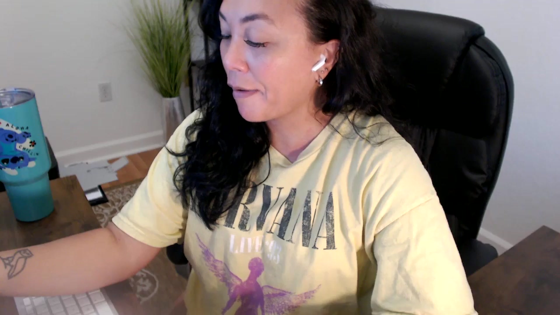 Gallery image thumbnail from MickaylaStar's myfreecams stream on, 06/10/2025, 17:48 image 13 of 20