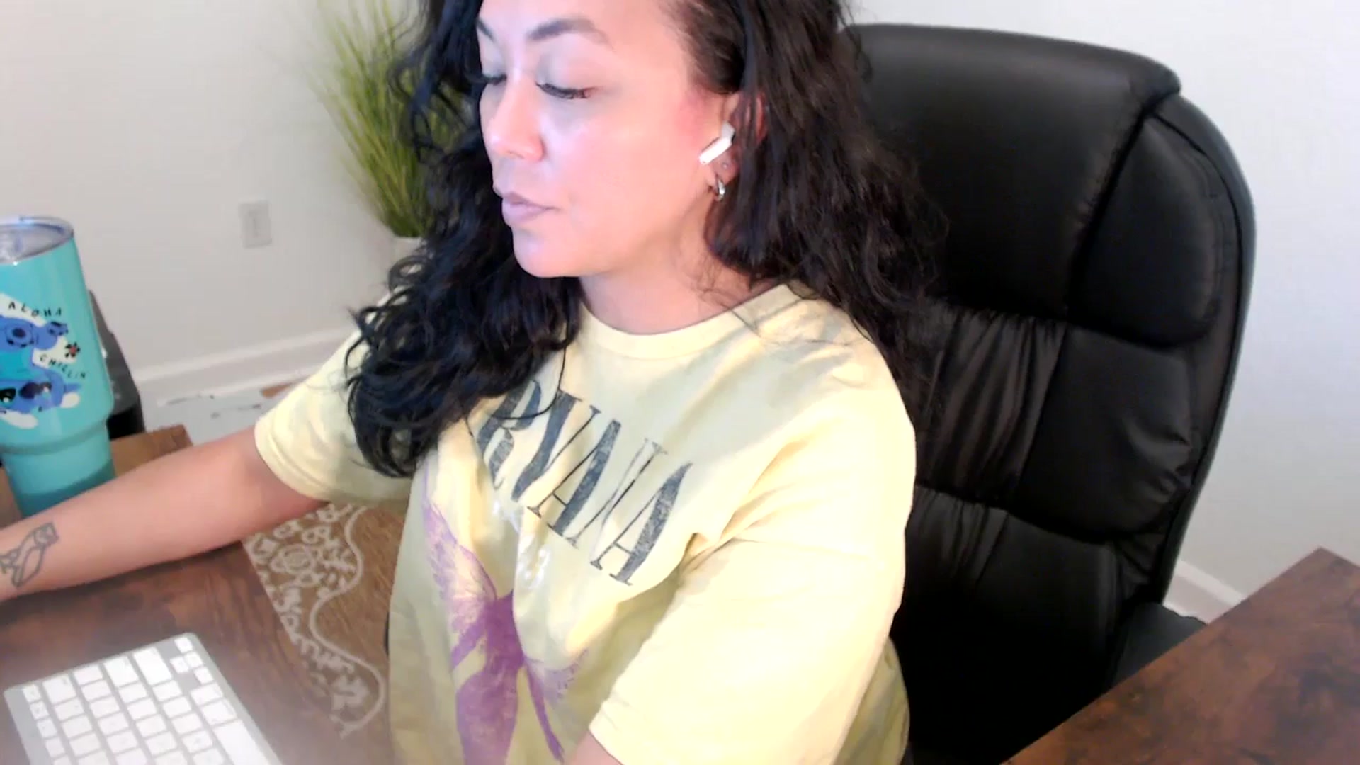 Gallery image thumbnail from MickaylaStar's myfreecams stream on, 06/10/2025, 17:48 image 3 of 20