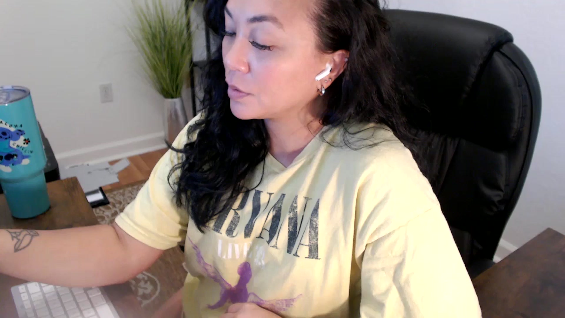 Gallery image thumbnail from MickaylaStar's myfreecams stream on, 06/10/2025, 17:48 image 14 of 20