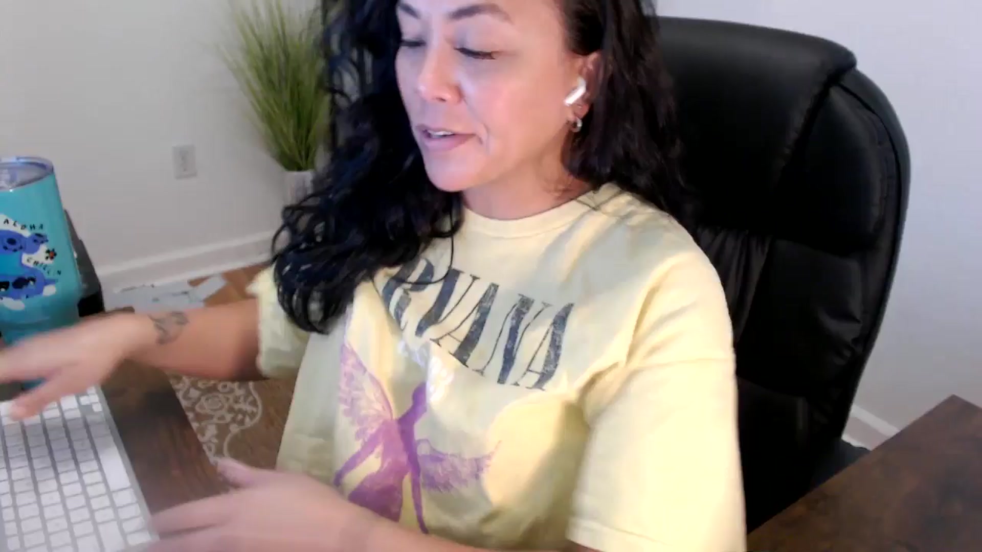 Gallery image thumbnail from MickaylaStar's myfreecams stream on, 06/10/2025, 17:48 image 1 of 20