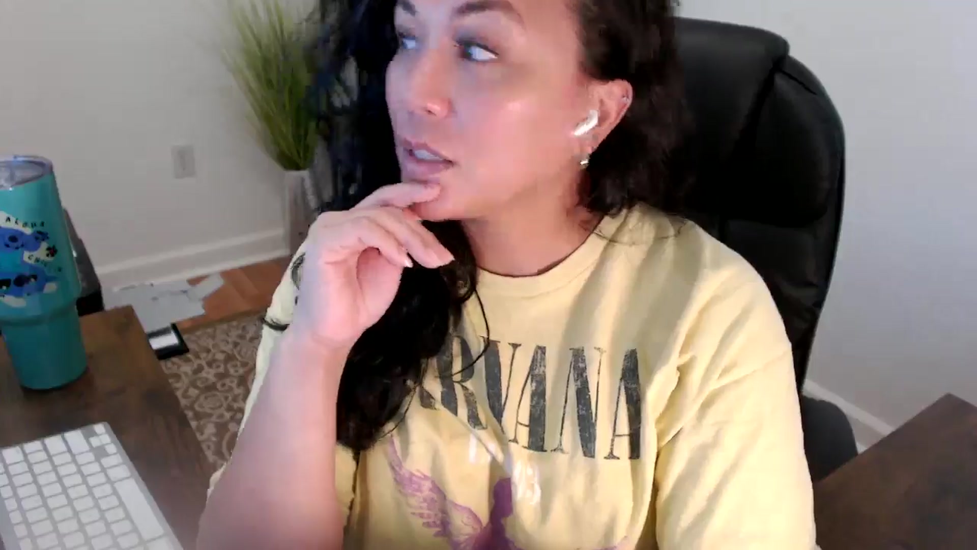 Gallery image thumbnail from MickaylaStar's myfreecams stream on, 06/10/2025, 17:48 image 4 of 20