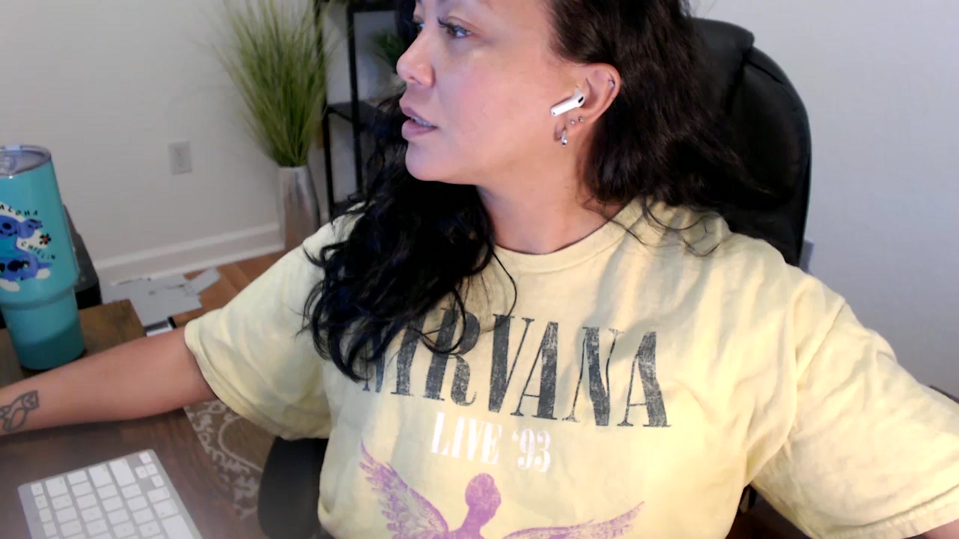 Gallery image thumbnail from MickaylaStar's myfreecams stream on, 06/10/2025, 17:48 image 19 of 20