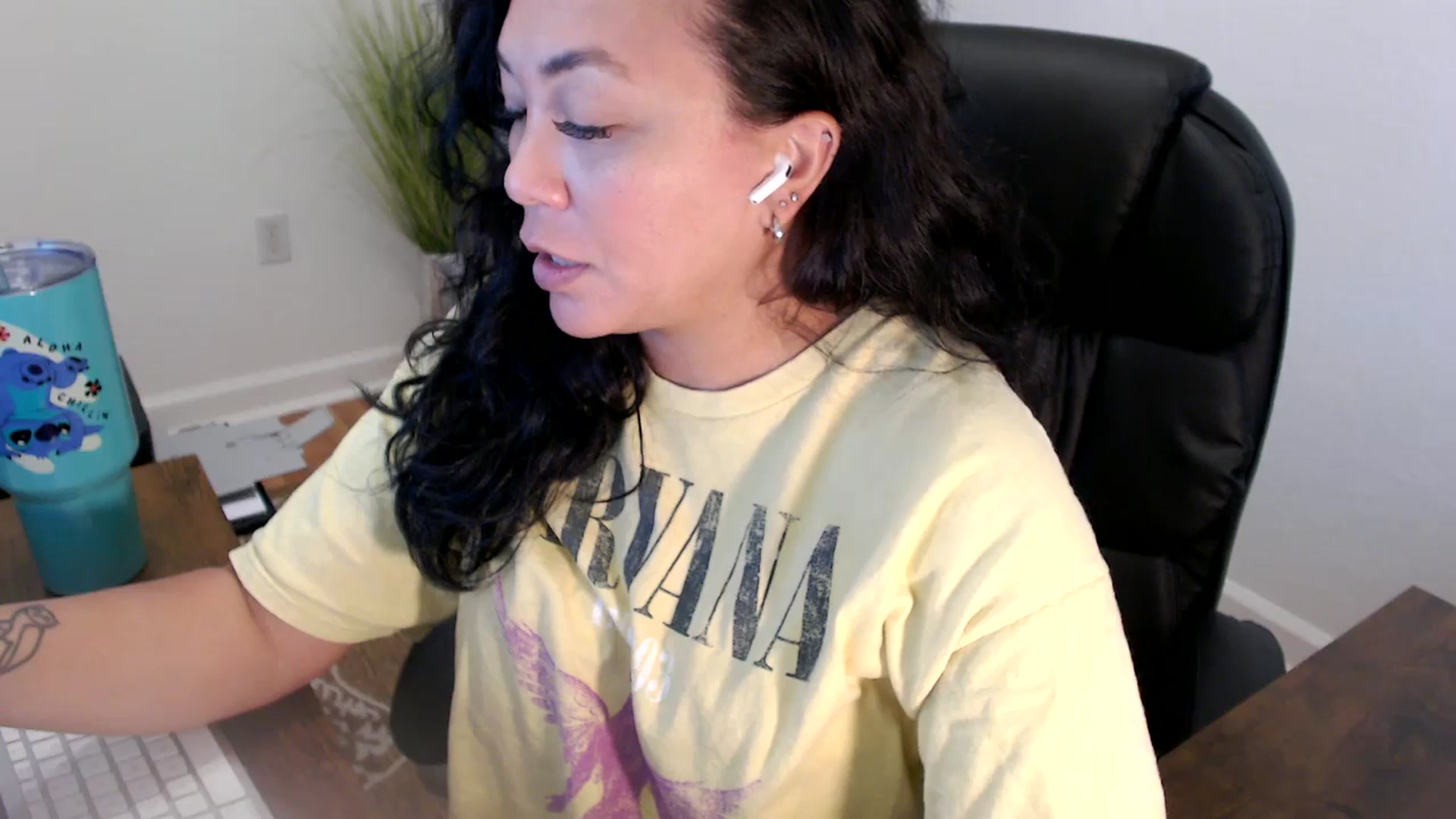Gallery image thumbnail from MickaylaStar's myfreecams stream on, 06/10/2025, 17:48 image 5 of 20
