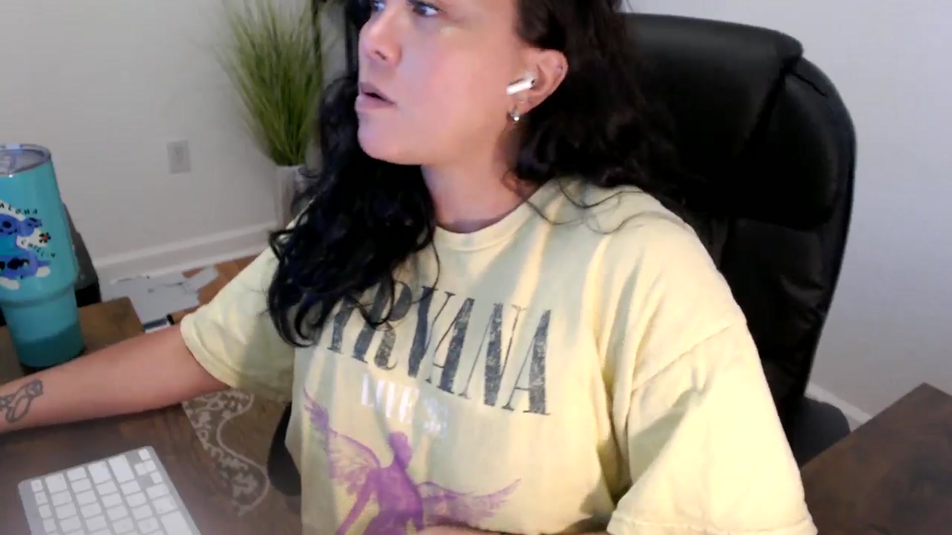 Gallery image thumbnail from MickaylaStar's myfreecams stream on, 06/10/2025, 17:48 image 20 of 20