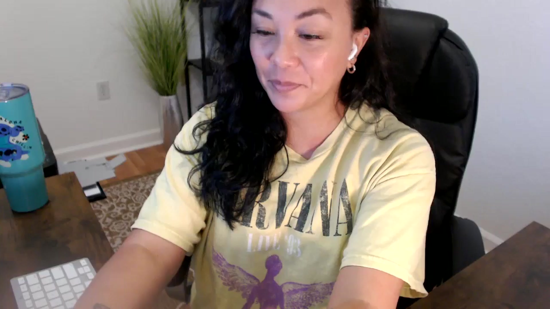 Gallery image thumbnail from MickaylaStar's myfreecams stream on, 06/10/2025, 17:48 image 16 of 20