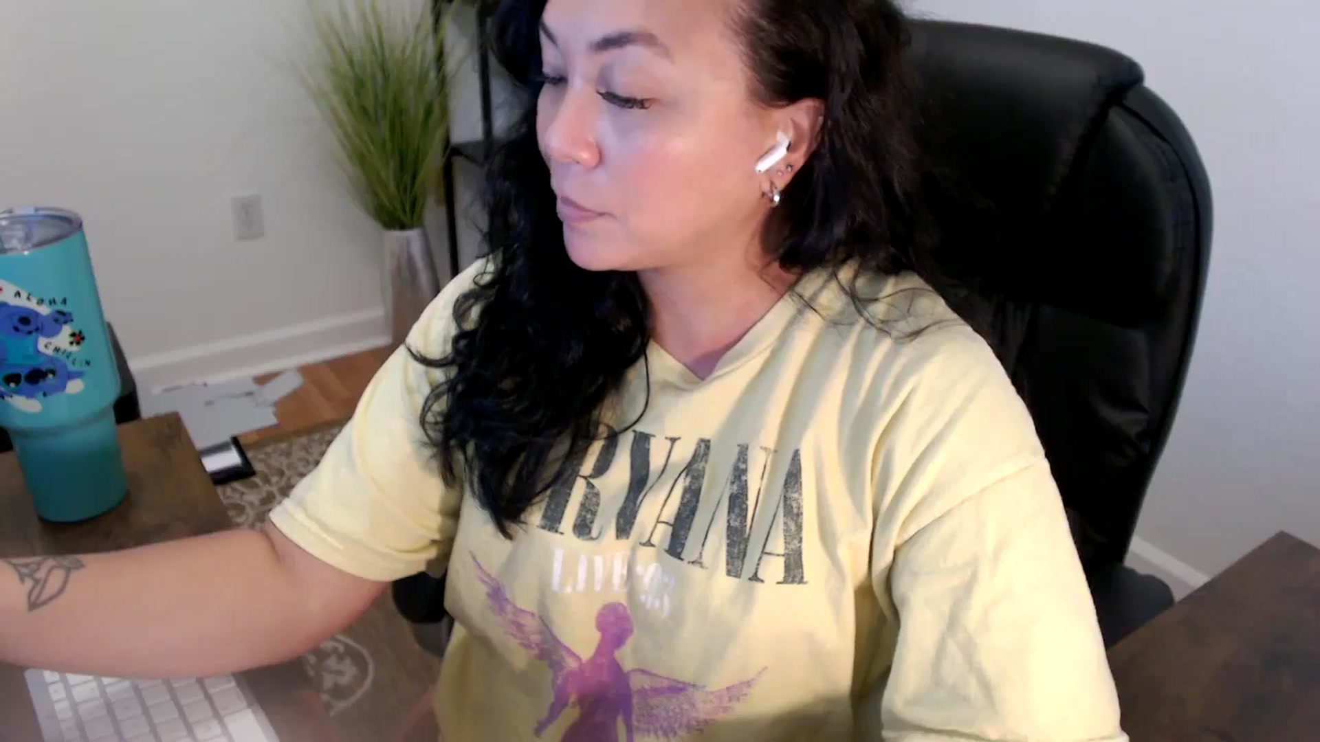 Gallery image thumbnail from MickaylaStar's myfreecams stream on, 06/10/2025, 17:48 image 12 of 20