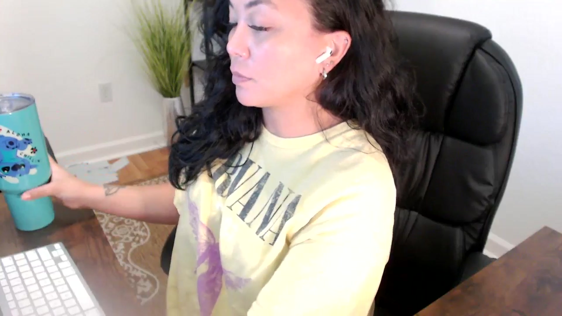 Gallery image thumbnail from MickaylaStar's myfreecams stream on, 06/10/2025, 17:48 image 7 of 20