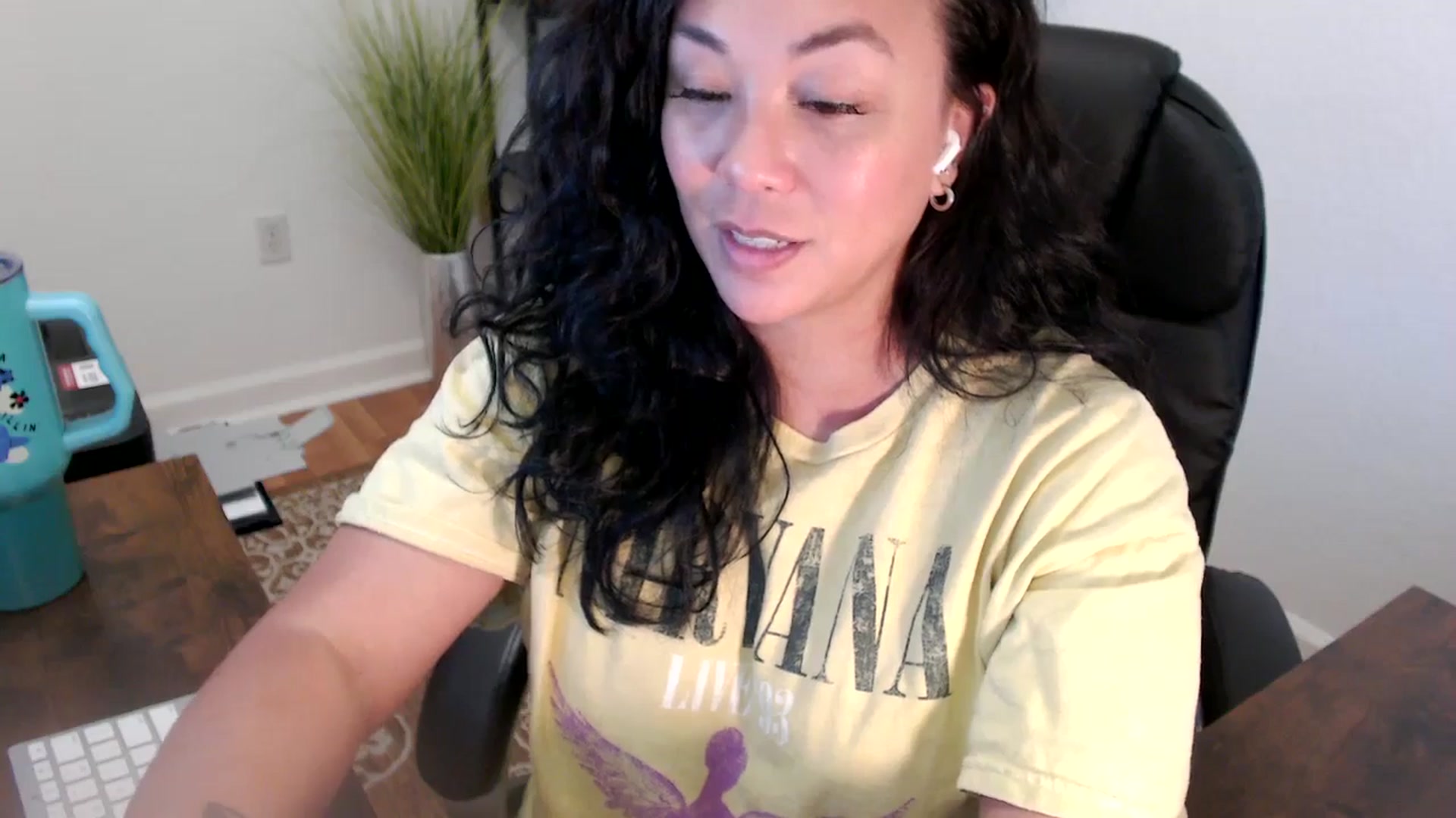 Gallery image thumbnail from MickaylaStar's myfreecams stream on, 06/10/2025, 18:24 image 12 of 20