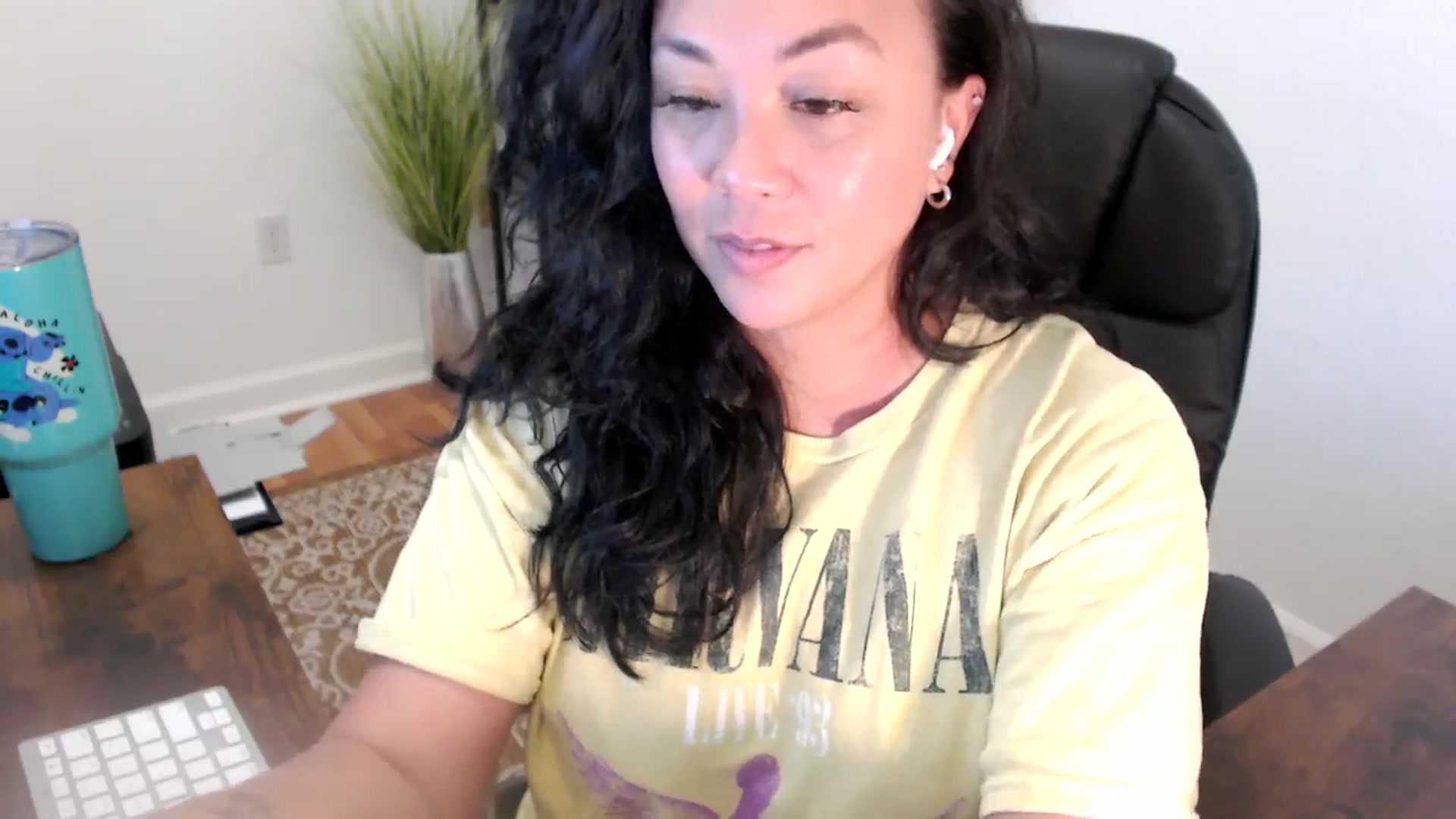Gallery image thumbnail from MickaylaStar's myfreecams stream on, 06/10/2025, 18:24 image 2 of 20