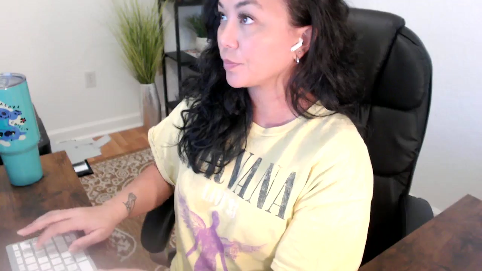 Gallery image thumbnail from MickaylaStar's myfreecams stream on, 06/10/2025, 18:24 image 3 of 20