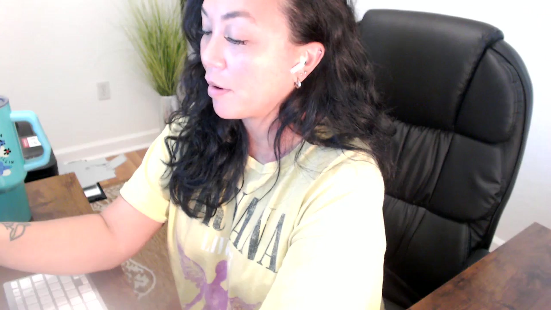Gallery image thumbnail from MickaylaStar's myfreecams stream on, 06/10/2025, 18:24 image 10 of 20