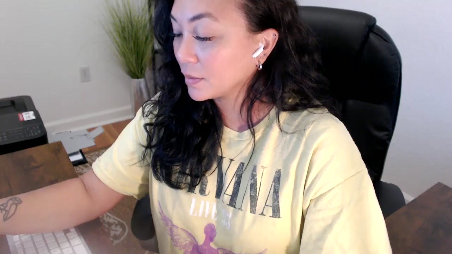 Gallery image thumbnail from MickaylaStar's myfreecams stream on, 06/10/2025, 18:24 image 7 of 20