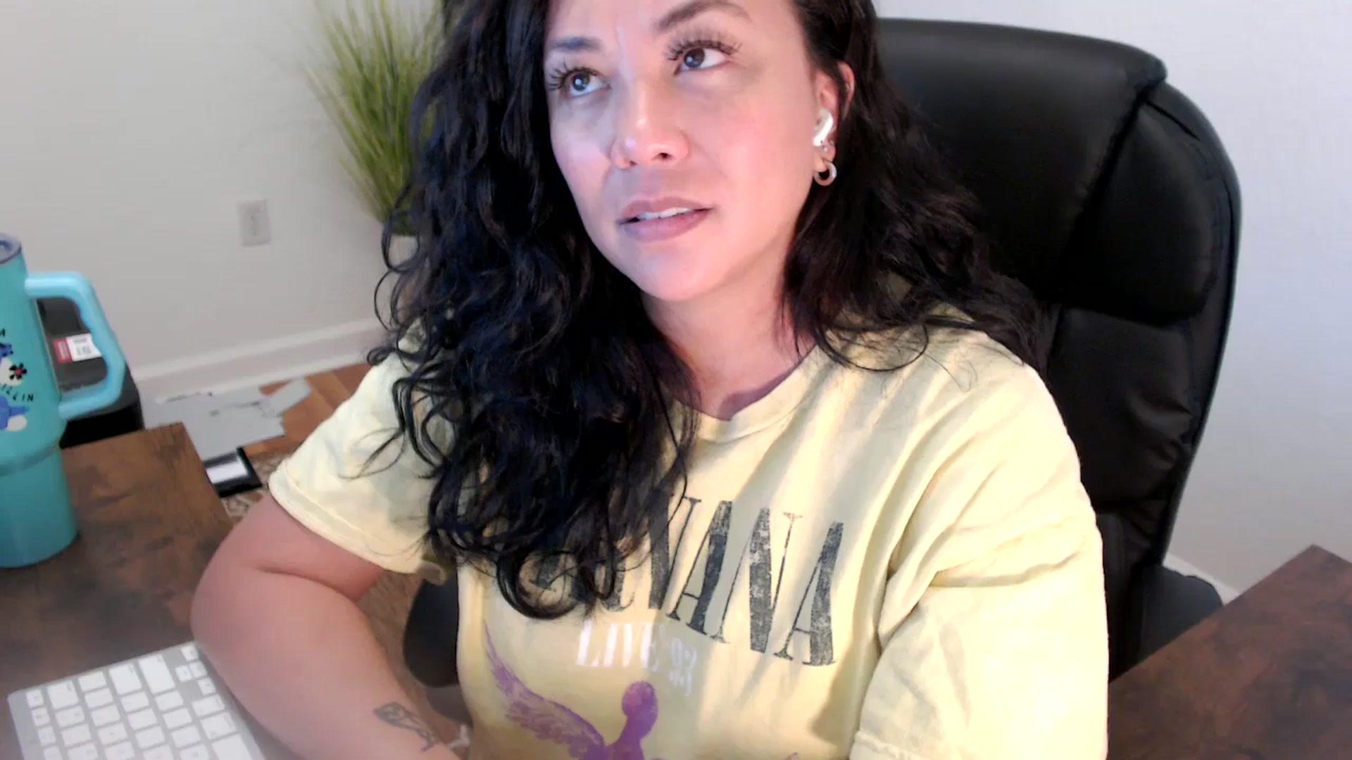 Gallery image thumbnail from MickaylaStar's myfreecams stream on, 06/10/2025, 18:24 image 13 of 20