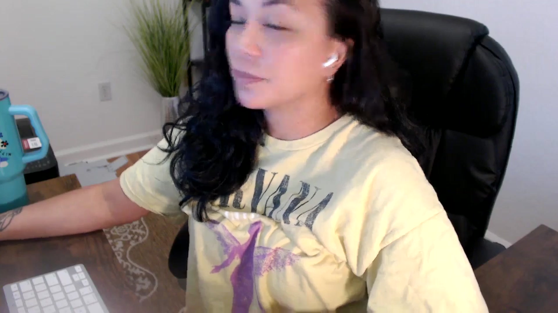 Gallery image thumbnail from MickaylaStar's myfreecams stream on, 06/10/2025, 18:24 image 19 of 20
