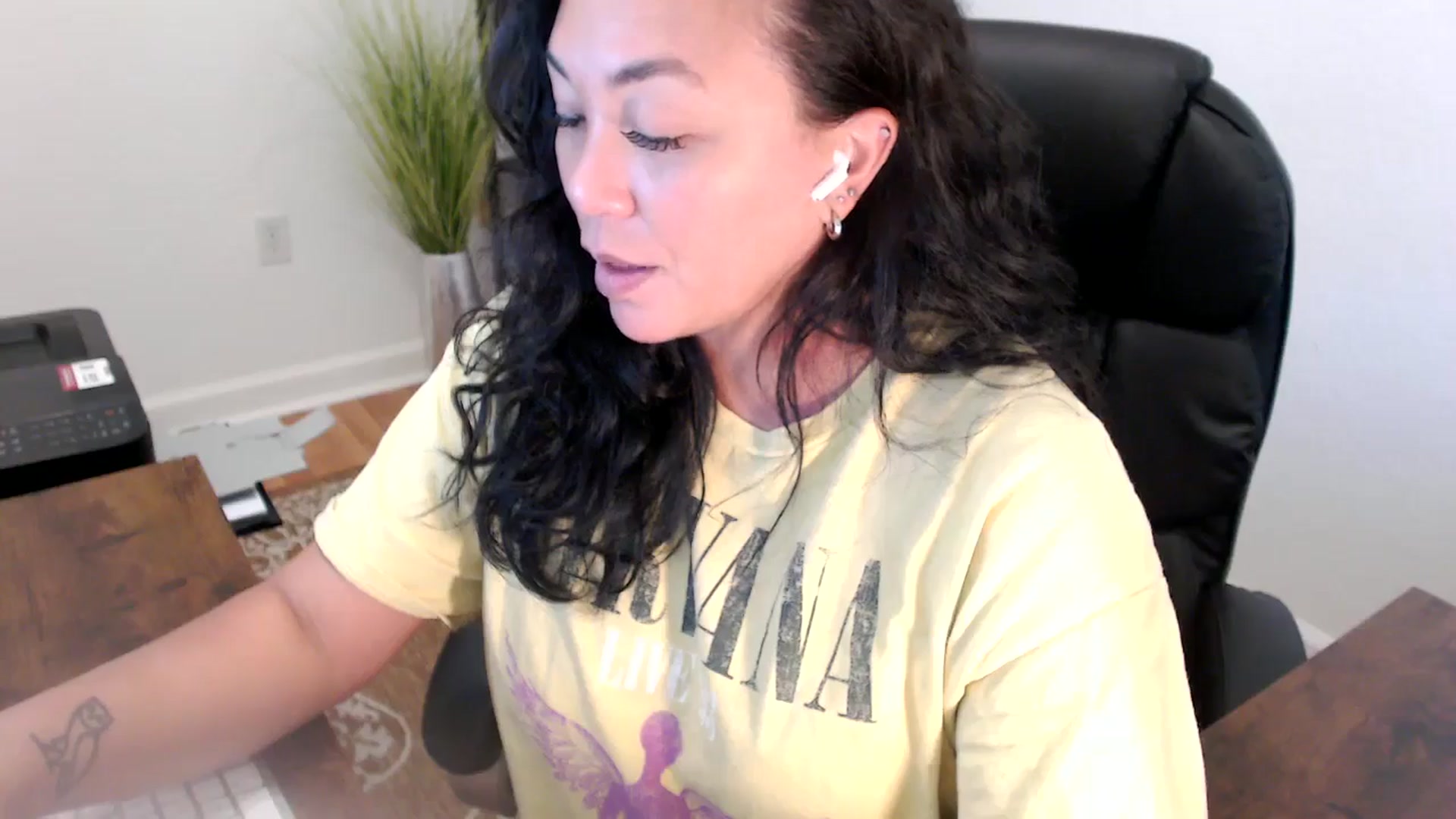 Gallery image thumbnail from MickaylaStar's myfreecams stream on, 06/10/2025, 18:24 image 6 of 20