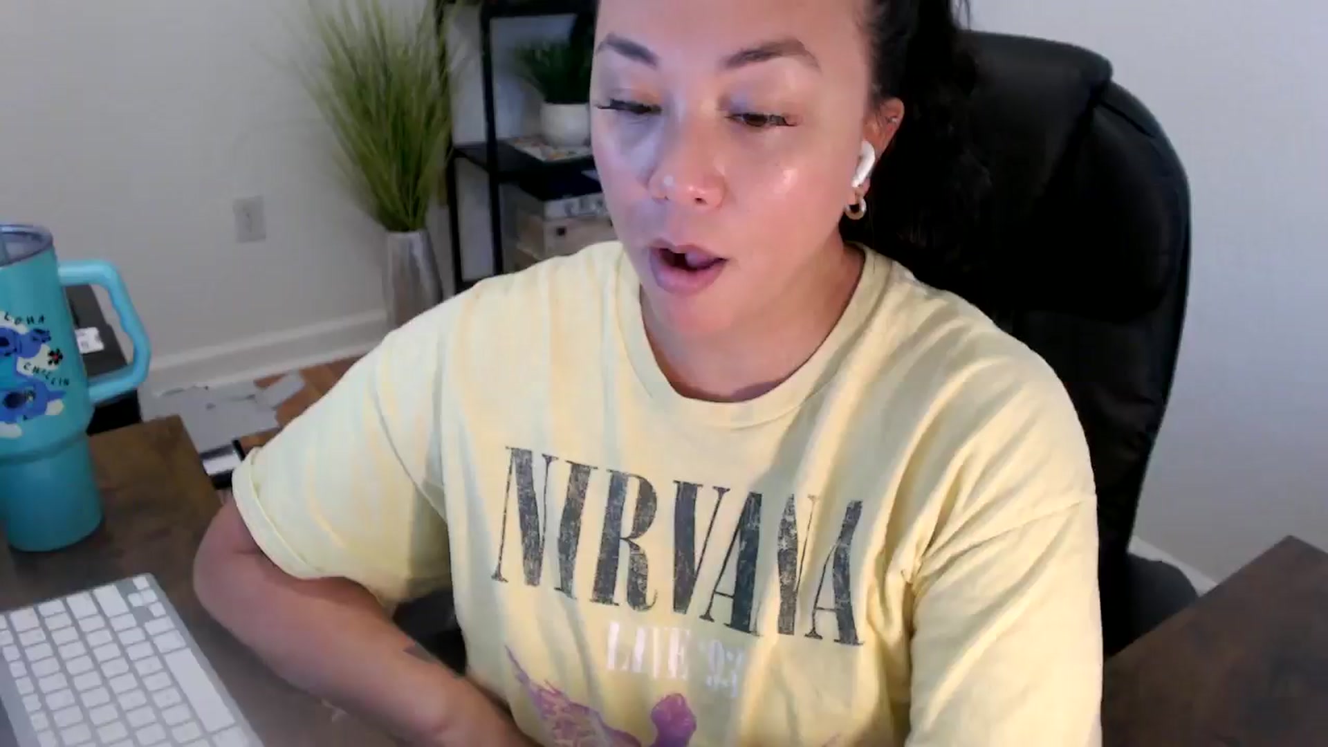 Gallery image thumbnail from MickaylaStar's myfreecams stream on, 06/10/2025, 18:58 image 16 of 20