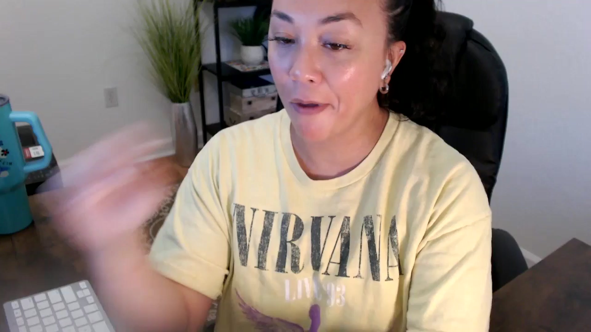 Gallery image thumbnail from MickaylaStar's myfreecams stream on, 06/10/2025, 18:58 image 1 of 20