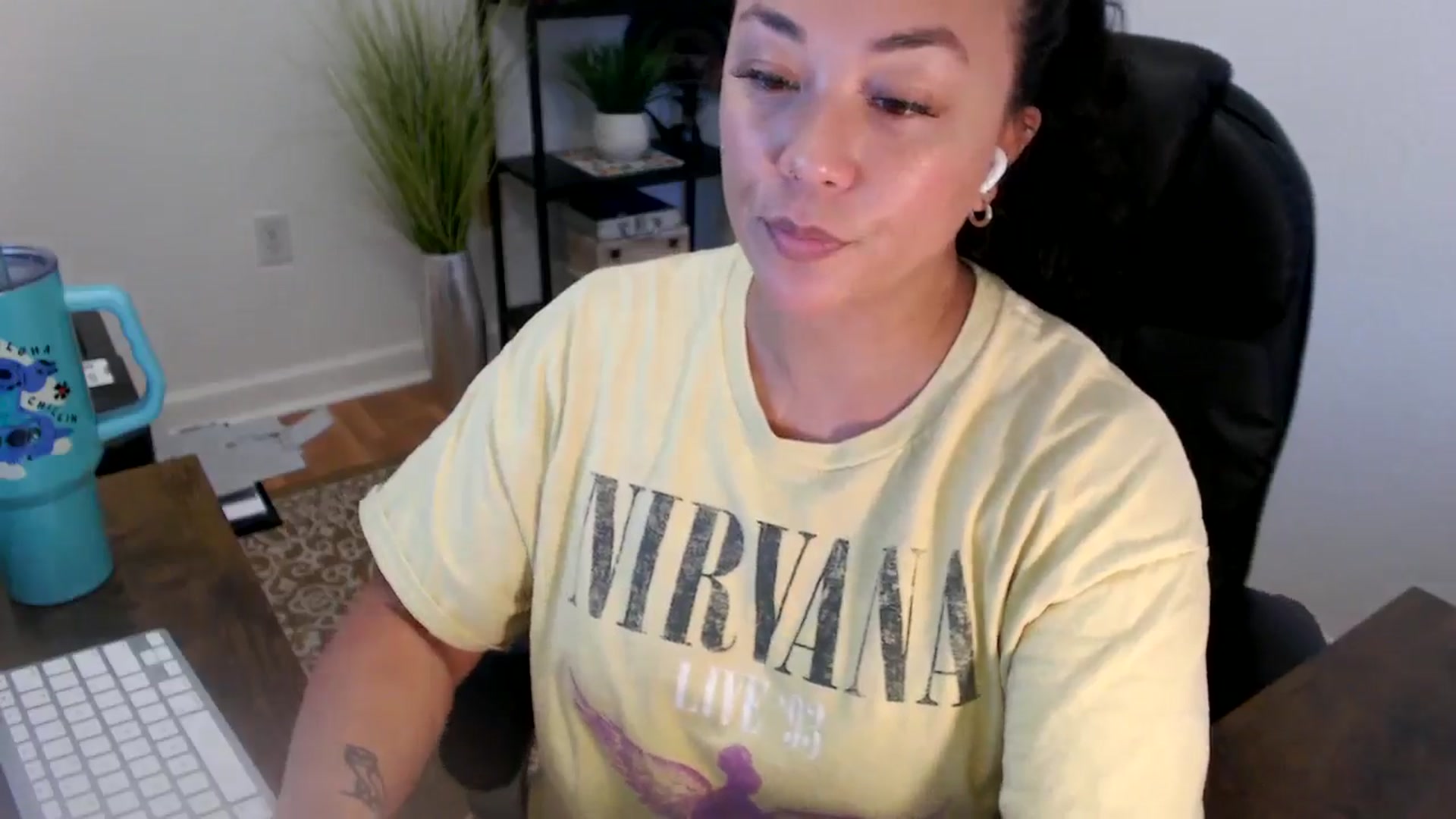 Gallery image thumbnail from MickaylaStar's myfreecams stream on, 06/10/2025, 18:58 image 13 of 20