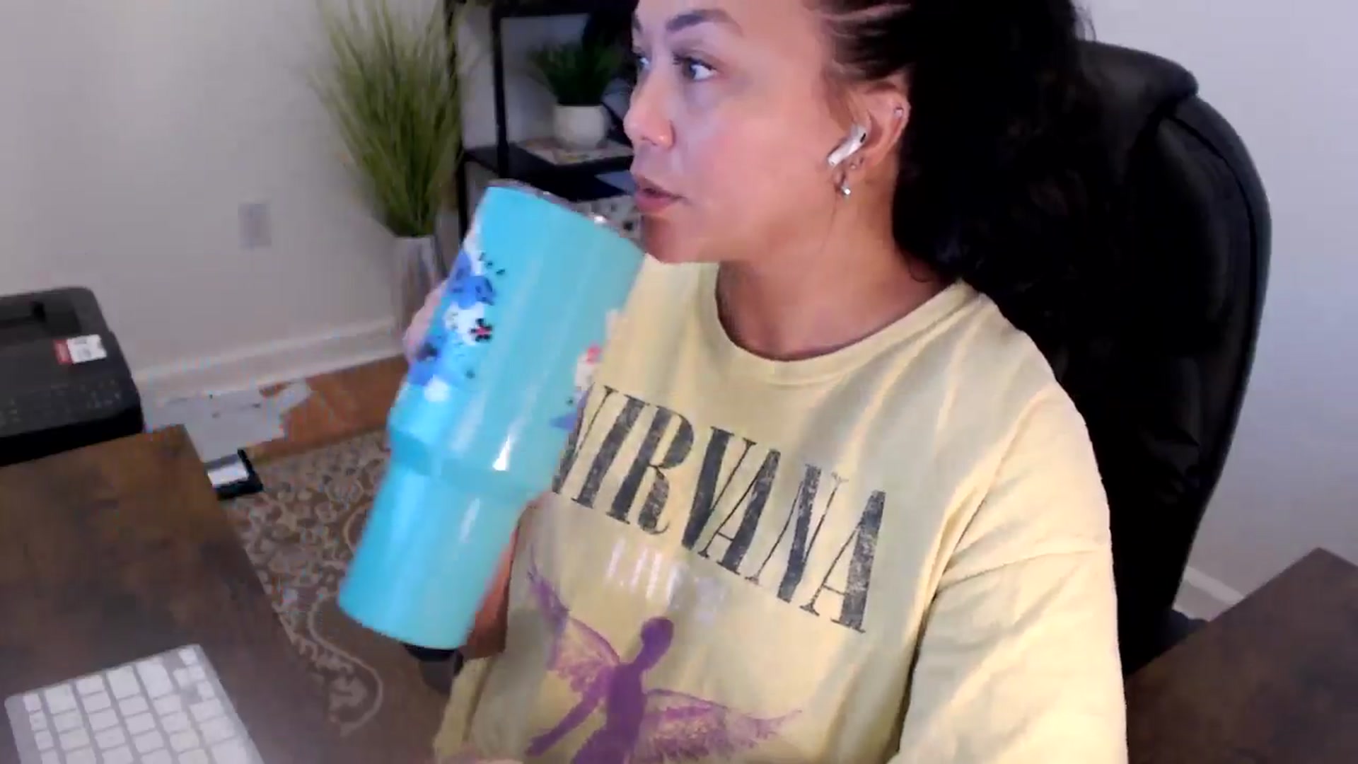 Gallery image thumbnail from MickaylaStar's myfreecams stream on, 06/10/2025, 18:58 image 5 of 20