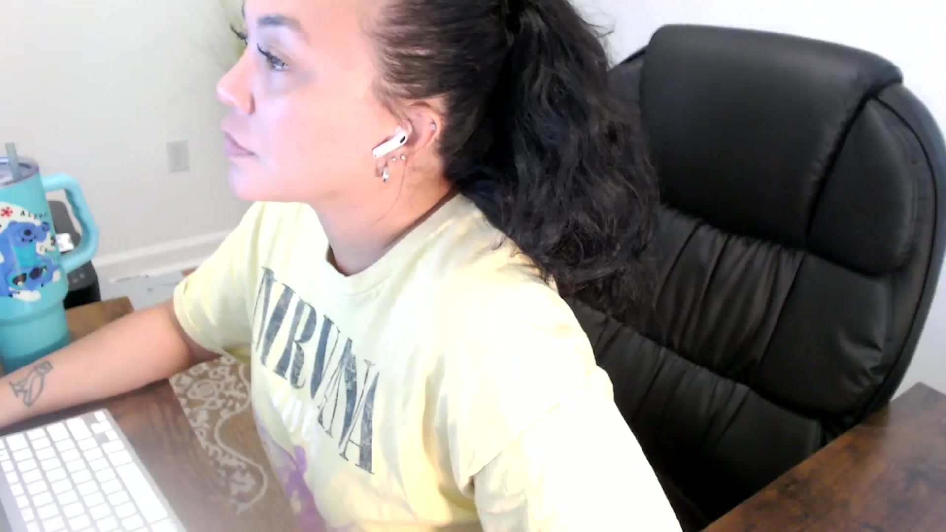 Gallery image thumbnail from MickaylaStar's myfreecams stream on, 06/10/2025, 18:58 image 19 of 20