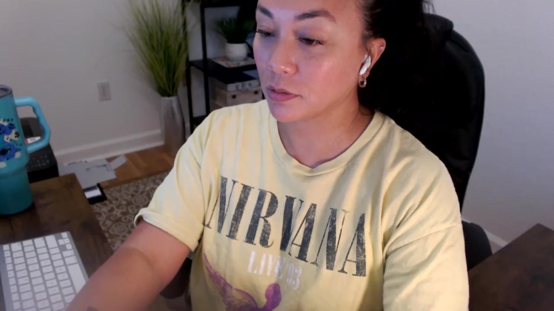 Gallery image thumbnail from MickaylaStar's myfreecams stream on, 06/10/2025, 19:36 image 9 of 20